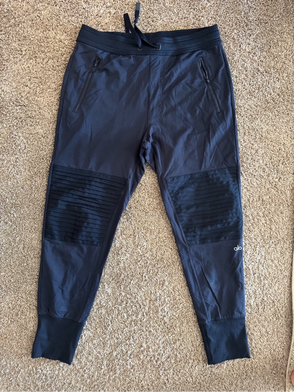 ALO Yoga Men’s Black Ribbed-Knee Tech Joggers — Zip Pockets